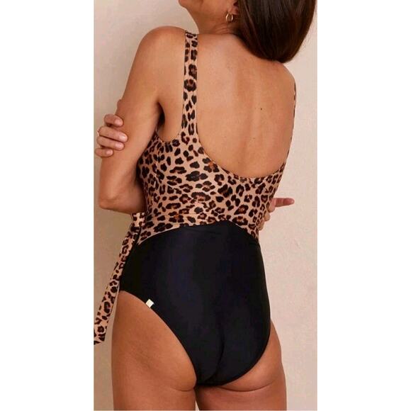 Summersalt The Perfect Wrap One Piece Womens 14 Leopard Swimsuit Bathing Suit - Picture 2 of 10
